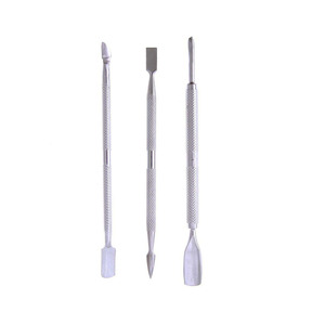 L'accessoire de soin des ongles, le repousse-cuticules, aide à améliorer l'hygiène des ongles, à façonner les cuticules et à garder les bords des ongles propres. - Product Image 3