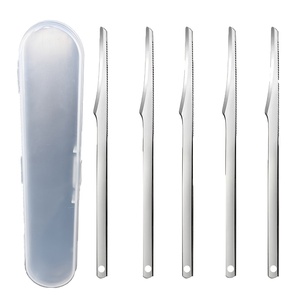 Râpe à pieds anti-callosités et peaux mortes en plastique et acier inoxydable, outil de pédicure pour le soin des pieds - Product Image 1