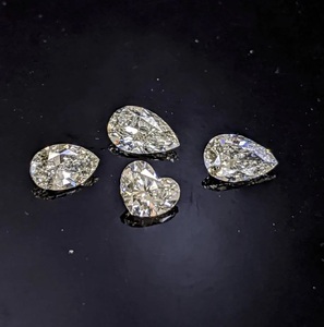 Diamant de 1,5 carat de couleur fantaisie taille poire cultivé en laboratoire avec certification IGI de Custom Jewelocity pour des environnements de luxe modernes - Product Image 3
