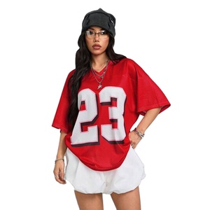 Camiseta Deportiva de Fútbol Americano para Mujer, Estilo Streetwear, Personalizada OEM, Roja, Oversize, de Malla, Transpirable, de Poliéster, Cuello en V, Ajuste Holgado - Product Image 1