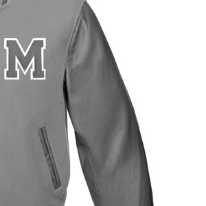 Veste varsity grise pour homme avec logo M brodé blanc, style preppy, coupe classique, simple boutonnage, manches en cuir - Product Image 3
