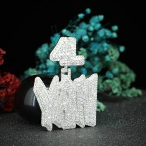 Colgante Personalizado con Nombre y Número en Diamante Moissanite, Plata de Ley 925, Joyería Hip Hop para Hombre y Mujer por Phoenix Enterprise - Product Image 3