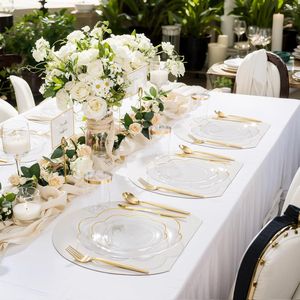 Set di 180 Piatti in Plastica Trasparente Dorata, Stoviglie Usa e Getta Resistenti, Set di Posate in Plastica Trasparente Dorata per Feste - Product Image 6