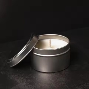 Élégant porte-bougie en métal doré pour bougies chauffe-plat, idéal pour l'aménagement intérieur de luxe et la décoration de fêtes - Product Image 4
