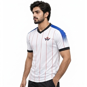 Maillot de football confortable conçu avec un matériau léger, contrôle de l'humidité et coutures durables offrant des performances fiables - Product Image 3