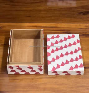 Cofre de Recuerdos Artesanal de Resina y Madera - Caja de Regalo Premium para Decoración del Hogar, Joyería, Presentación de Regalos de Año Nuevo - Product Image 4