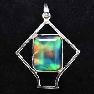 Colgante de Ópalo Natural Certificado por IGI, 32.10 Ct, Corte Esmeralda Multicolor, Plata de Ley 925, Regalo de Joyería para Ella y para Niños - Product Image 3