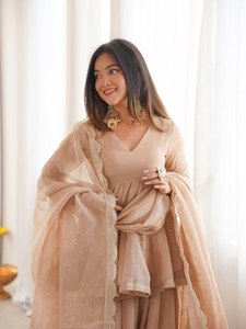 ชุดสัลวาร์ คามีซสีเบจสไตล์ชาติพันธุ์สำหรับผู้หญิง ชุดเสื้อเปปลัมและกางเกงปาลาซโซ่ สำหรับงานแต่งงาน งานปาร์ตี้ และงานอีด - Product Image 3