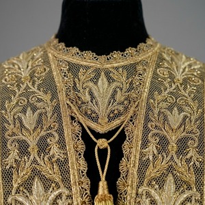 Elegante Estola Litúrgica Hecha a Mano para Adultos Unisex, Tela de Malla Premium con Bordado Dorado, Diseño Personalizado - Product Image 4