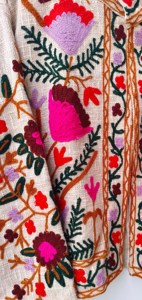 Chaqueta de Algodón Acolchada Suzani Reversible Hecha a Mano, Bordada con Diseño Floral Boho, Transpirable y Ecológica - Product Image 4