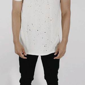 T-shirts déchirés à épaules tombantes pour hommes, 100 % coton, légers, impression de logo personnalisée, service OEM. - Product Image 4