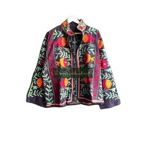 Veste en tissu coton Suzani unisexe brodée à la main en textile indien sans fermeture pour une tenue de fête décontractée pour l'hiver et le printemps - Product Image 1