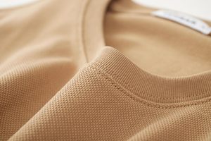 เสื้อยืดผู้ชายเนื้อผ้านุ่มพิเศษ ทรงสปอร์ต คอวี ผ้าคอตตอนผสม 100% ทรงพอดีตัว แขนสั้น สีพื้น เหมาะสำหรับใส่ลำลอง ออกกำลังกาย วิ่ง - Product Image 5