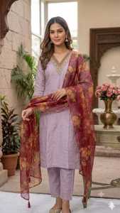 Conjunto de Salwar Kameez de Algodón Bordado Rosa con Dupatta Floral, Traje Tradicional Indio Pakistaní para Bodas y Fiestas para Mujer - Product Image 6