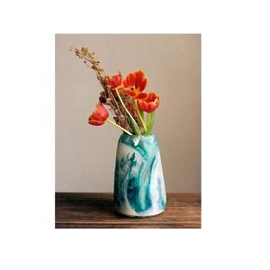 Ensemble de vases en résine écologiques avec arrangements floraux, décoration d'intérieur, forme irrégulière, peint à la main, design multicolore - Product Image 2