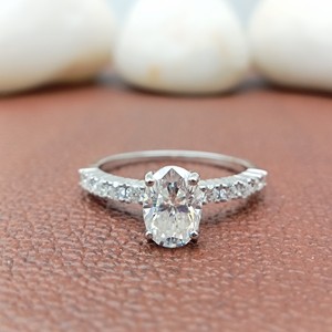 แหวนแต่งงานทรงรีทันสมัยจาก D'VINS JEWELS ประดับเพชรทรงบริลเลียนต์สี D ขาว โรสโกลด์ เพชรเพาะเลี้ยงในห้องปฏิบัติการ พร้อมใบรับรอง - Product Image 2