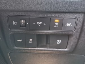Voiture de tourisme berline Sonata 2020 grise d'occasion, quatre portes, durable, essence, automatique, idéale pour les trajets quotidiens - Product Image 5