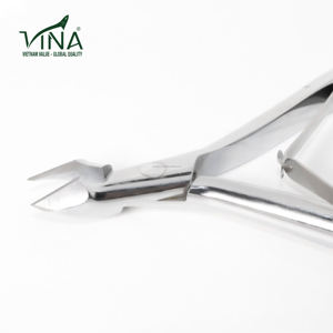 Pince à cuticules professionnelle VNC-666 outil à revêtement mat à pointe ronde en acier au carbone Vina pour une utilisation en salon - Product Image 1