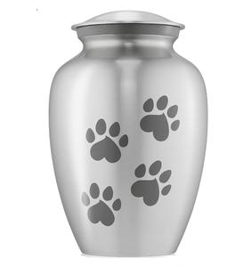 Urnes funéraires européennes en métal, écologiques et durables, en forme de cœur avec empreinte de patte, couleur gris argenté, pour cendres d'animaux de compagnie - Product Image 1