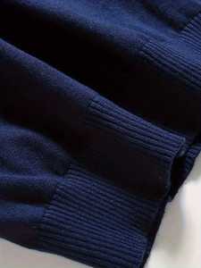 เสื้อสเวตเตอร์คอวีผู้ชาย ผ้าฝ้าย 100% ทรงเข้ารูป สไตล์ลำลองทางธุรกิจ แขนยาว สีพื้น ระบายอากาศได้ดี รับผลิตแบบ OEM - Product Image 5