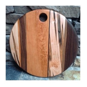 Planche à découper en bois naturel, planche à découper rustique faite à la main, planche de service en bois massif pour la maison, le restaurant et la restauration - Product Image 3