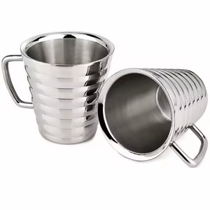 Mugs en laiton avec poignée mousqueton, articles de boisson originaux et portables pour les amateurs de vin, par Partners In Wine - Product Image 2