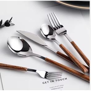 Cuchara de Madera Multiusos para Cocinar, Ideal para Mezclar, Remover, Hornear y Preparar Alimentos, Disponible a un Precio Accesible - Product Image 1