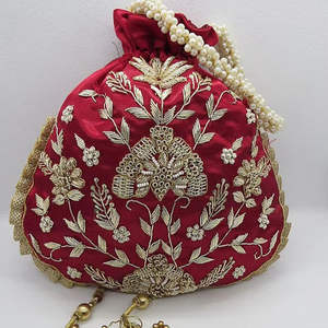 Bolso Tote Tradicional Indio de Lujo Hecho a Mano con Cuentas de Vidrio Multicolor, Asa Tipo Baguette, Artesanal, Duradero, Premium, Casual y a la Moda - Product Image 1