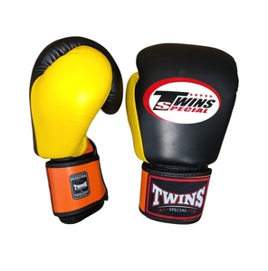 Gants de boxe faits main Twins Air Flow en cuir rouge, noir et jaune pour l'entraînement et le sparring - Prix de gros - Product Image 4