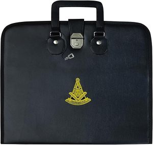 Estuche para Mandil Masónico Past Master, Estuche Negro Suave con Asa, Emblema Bordado a Máquina, Almacenamiento para Collarín de Cadena - Product Image 1
