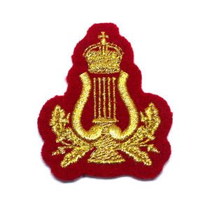 Badges brodés à la main en fil de bullion de haute qualité, tendance, avec épingle de sûreté, logo personnalisé, service OEM/ODM, couleurs et designs personnalisables - Product Image 4