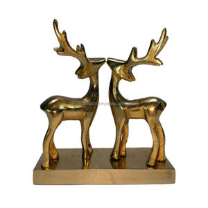 Sculpture décorative en aluminium en forme de cerf avec finition dorée pour la décoration intérieure Sculpture en métal Articles cadeaux Diwali - Product Image 3