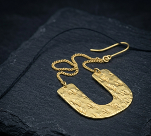 Pendientes Colgantes de Latón Texturizado en Forma de U Hechos a Mano para Mujer, Ganchos Sin Plomo, Acabado Dorado Pulido, Resistentes al Deslustre, Regalo - Product Image 6