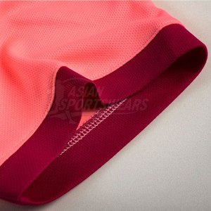 Camiseta de Fútbol Hecha en Pakistán, 100% Poliéster, Logotipo Personalizado, Absorbe la Humedad, Transpirable, Colores y Tallas Disponibles para Equipos - Product Image 5