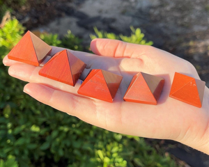 Pirámides de Jaspe Rojo, Piedra Curativa de Cristal Natural, Pirámide Energética Pulida para Reiki, Meditación y Decoración del Hogar - Product Image 1