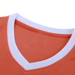 ชุดฟุตบอลพรีเมียมสำหรับผู้ชาย ผ้าทนทาน ระบายเหงื่อได้ดี เสื้อและกางเกงขาสั้น ชุดทีมฟุตบอลมืออาชีพ - Product Image 2