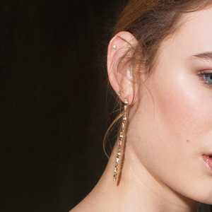 Boucles d'oreilles pendantes en or 14K avec diamants de laboratoire taille baguette, serties clos, 72mm de long, style lariat linéaire, paires, 10k 18k, vente en gros - Product Image 4