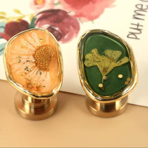 Resin Eco-Friendly Handmade <b>Gold</b> Edged Dried Flower Leaf <b>Cabinet</b> Drawer <b>Knob</b> Customizable Color Modern Europe Simple Design - Product Image 1