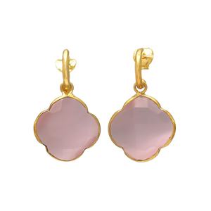 Pendientes de diseño de flores con estilo chapados en oro con hermosos pendientes de piedras preciosas rosas de latón - Product Image 1