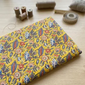 Telas de Algodón con Estampado Floral Amarillo Vibrante con Elegantes Motivos Botánicos para Vestidos, Manualidades, Decoración y Proyectos de Costura - Product Image 5