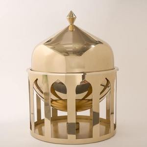 Calentador de Buffet Redondo de Acero Inoxidable al por Mayor, de Lujo, Chapado en Oro, con Base Cilíndrica de Pilar Islámico Cortado con Láser, Diseño de Cebolla - Product Image 1