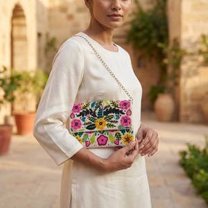 Bolsos de mano con cuentas hechos a mano de primera calidad para mujer, ecológicos, ligeros, para fiestas nocturnas, vendidos por proveedor indio. - Product Image 4