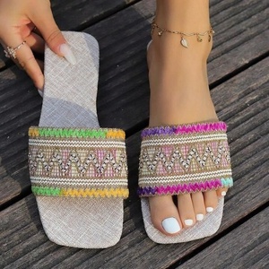 Nouvelles chaussures confortables à enfiler, finition texturée en lin de qualité supérieure, couleur personnalisée, broderie géométrique moderne, perles, pour femmes - Product Image 1