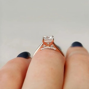Bague solitaire en or rose 14 carats avec diamant taille coussin 1,30 carat, sertie à griffes, certifiée, style minimaliste, cadeau de mariage - Product Image 6