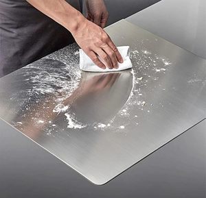 Planche à découper en acier inoxydable pour couper les légumes et les fruits. Utilisation polyvalente comme pétrir la pâte, etc. - Product Image 3