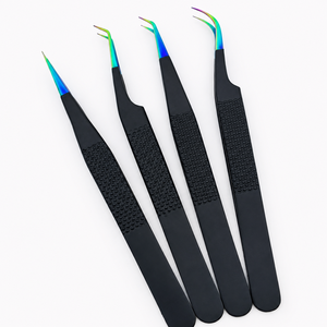 Pince à épiler professionnelle pour extensions de cils, en acier inoxydable noir de qualité supérieure, à pointe inclinée, pour un volume optimal - Product Image 1