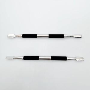 Ensemble d'outils pousse-ongles chirurgicaux Morje à double extrémité réutilisables en acier inoxydable pour manucure avec poignée noire - Product Image 4