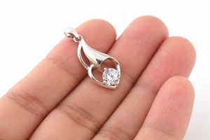 Collar de plata de ley 925 con colgante de corazón y circonita cúbica para mujer - Product Image 4