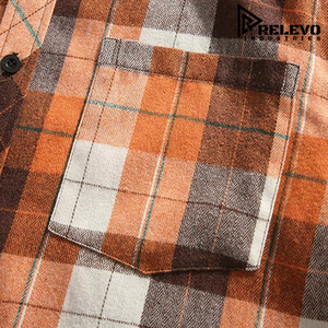 เสื้อเชิ้ตแฟลนเนลพรีเมียมสไตล์ลำลองสำหรับทุกเพศ สีส้มน้ำตาลลายตารางแบบวินเทจ แขนยาวติดกระดุม คุณภาพสูง รับทำโลโก้ตามสั่ง ขายส่ง - Product Image 3