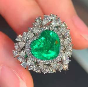 Anillo de Compromiso Chapado en Oro Rosa con Esmeralda Cultivada en Laboratorio con Corte Corazón y Diamante Cultivado en Laboratorio para Mujer - Joyería para Bodas y Fiestas - Product Image 3